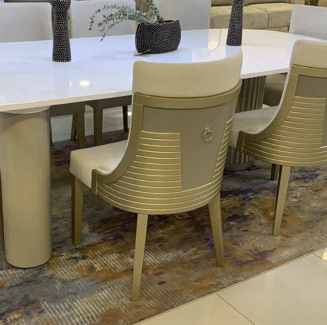 Silla de Comedor Julieth en Taupe Elegancia y Confort