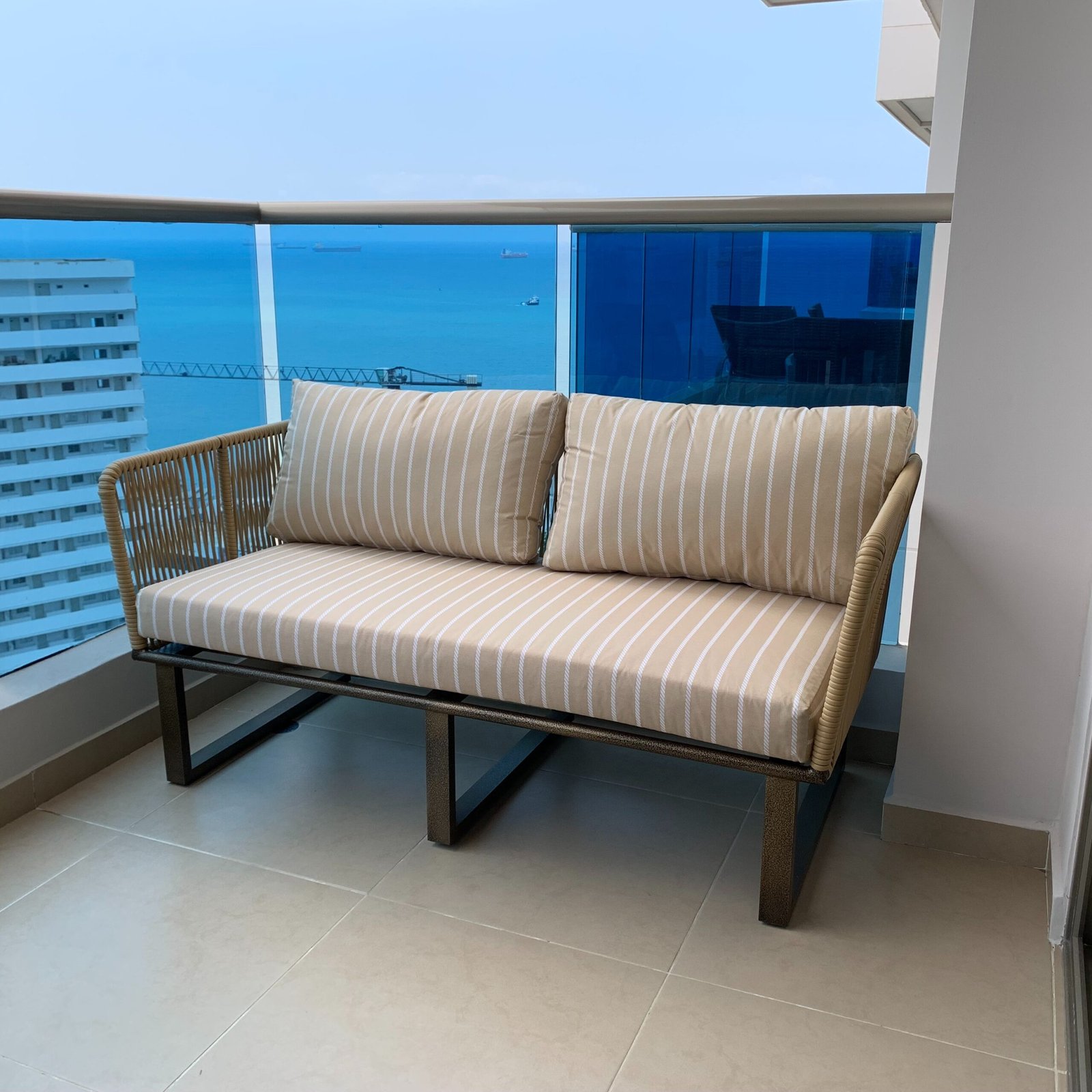 Sofá Tejido 2 Puestos: Confort y Estilo Personalizado